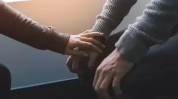 الخط الساخن لعلاج الإدمان.. خدمات مجانية وسرية طوال 24 ساعة